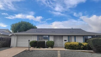 12431 Mantilla Rd in San Diego, CA - Building Photo