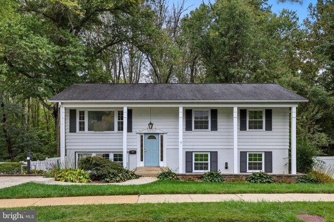 property at 5023 King Richard Dr