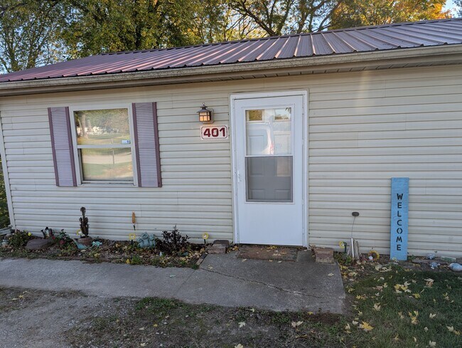 property at 401 W Walnut St