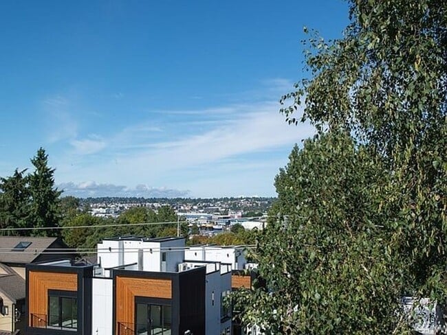 49 W Etruria St in Seattle, WA - Building Photo - Building Photo