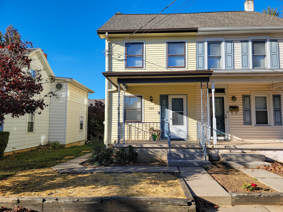 309 Prospect St in New Holland, PA - Building Photo