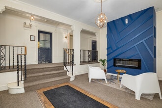 English Manor Apartments in Philadelphia, PA - Building Photo - Lobby