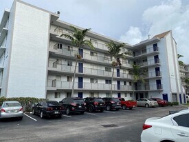 8750 N Sherman Cir in Miramar, FL - Building Photo