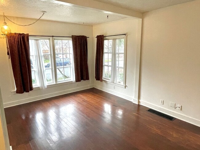 705 NE 62nd Ave in Portland, OR - Building Photo - Building Photo