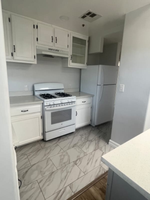 1072 Laguna Ave in Los Angeles, CA - Building Photo - Building Photo