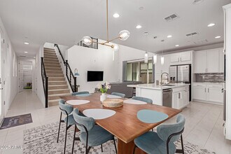 1685 S Wallrade Ln in Gilbert, AZ - Building Photo - Building Photo