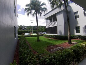 935 Flanders T in Delray Beach, FL - Building Photo - Building Photo