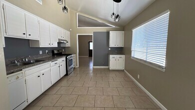 44824 Denmore Ave in Lancaster, CA - Building Photo - Building Photo