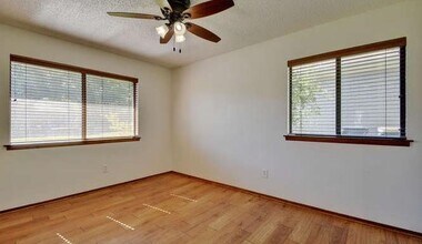 400 Greenwood Dr in Georgetown, TX - Building Photo - Building Photo