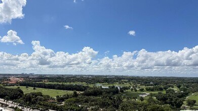 5300 NW 85th Ave in Doral, FL - Building Photo - Building Photo