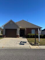 1017 Fairbank Ln in Chelsea, AL - Building Photo
