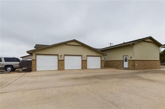 1908 Harding Ave in Garden City, KS - Building Photo - Building Photo