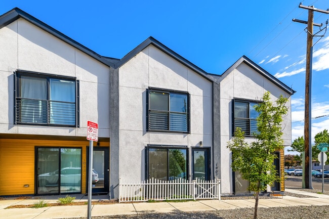 1907 W Elk Pl in Denver, CO - Building Photo - Building Photo