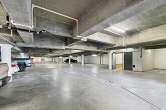 Skyview Apartments in Signal Hill, CA - Building Photo - Building Photo