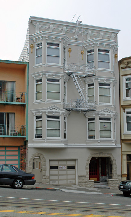 1351 California St in San Francisco, CA - Building Photo