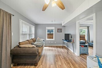 609 Sealy Ave in Galveston, TX - Building Photo - Building Photo