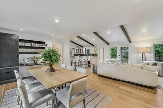 201 Westwood Terrace in West Lake Hills, TX - Foto de edificio - Building Photo