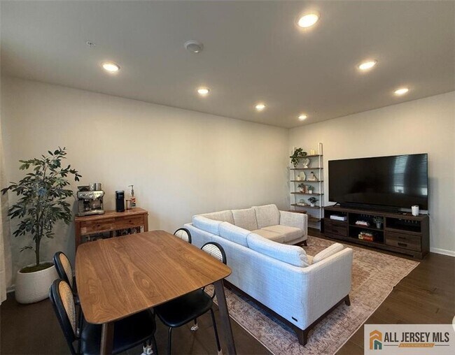 13 Sternadori Rd in Branchburg, NJ - Building Photo - Building Photo
