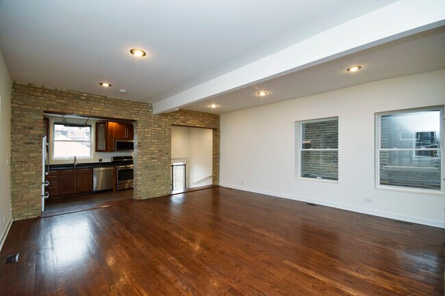 2702 N Artesian Ave in Chicago, IL - Building Photo - Building Photo