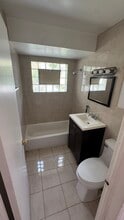 5439 W Schubert Ave, Unit 2 in Chicago, IL - Foto de edificio - Building Photo