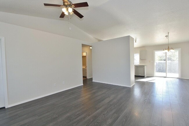 725 E Wakely St in Meridian, ID - Building Photo - Building Photo