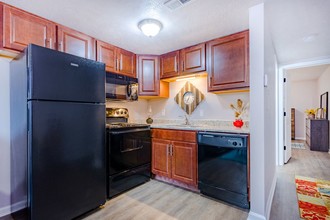 610 E College St in Jackson, TN - Foto de edificio - Interior Photo