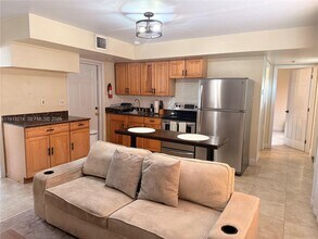 2435 Wilson St in Hollywood, FL - Building Photo - Building Photo