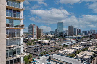 Executive Towers Condominiums in Phoenix, AZ - Building Photo - Building Photo