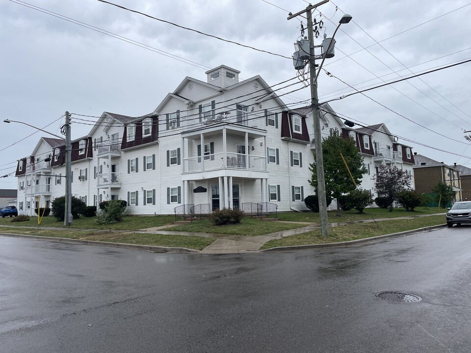 22 Echo Dr, Unit apt 101 in Moncton, NB - Building Photo