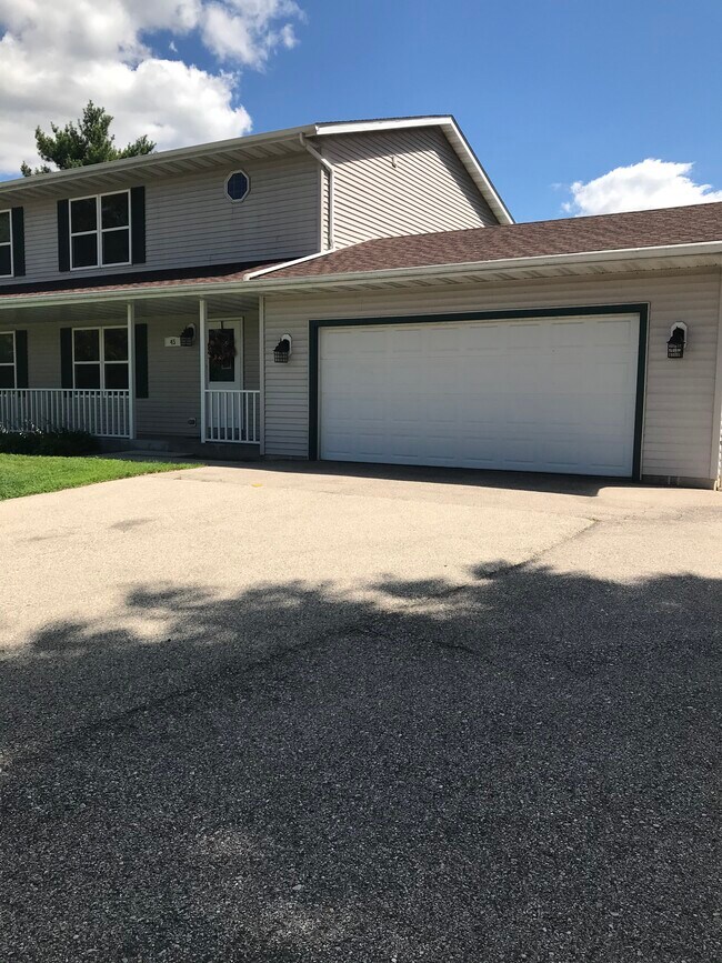 45 E Rossman St Rentals in Hartford, WI