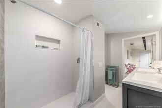 9026 SE Bobwhite St in Hobe Sound, FL - Foto de edificio - Building Photo