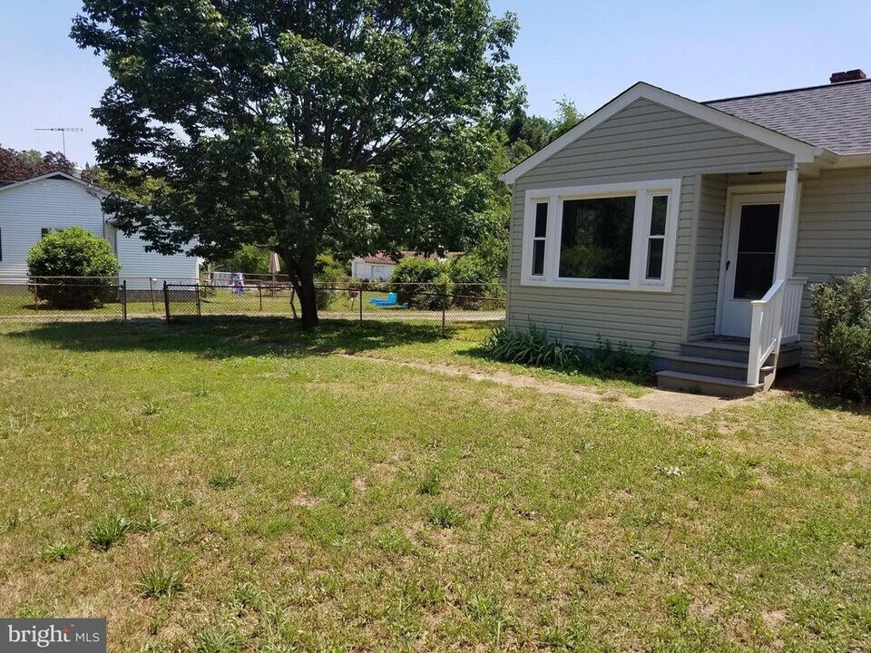 10118 Dahlgren Rd in King George, VA - Building Photo