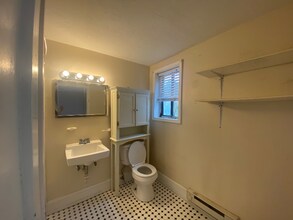 18 Congress Pl in Dedham, MA - Foto de edificio - Building Photo