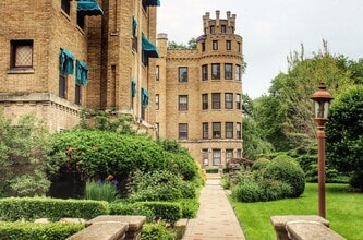 2448 W Greenleaf Ave, Unit 3 in Chicago, IL - Foto de edificio - Building Photo