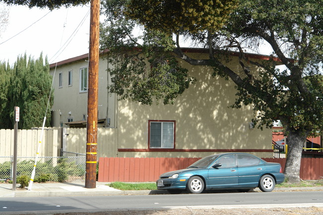 37248 Cherry St in Newark, CA - Foto de edificio - Building Photo