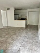 10409 NW 7th St in Pembroke Pines, FL - Building Photo - Building Photo