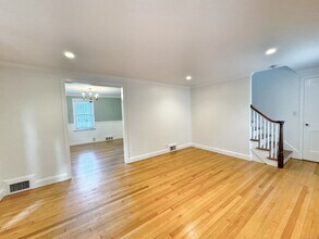 84 Sunnyridge Ave in Fairfield, CT - Building Photo - Building Photo