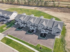 3385 Cedar Vly Wy in Hamburg, NY - Building Photo - Building Photo