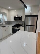 9 Walnut Ln in Harrison, NY - Foto de edificio - Building Photo