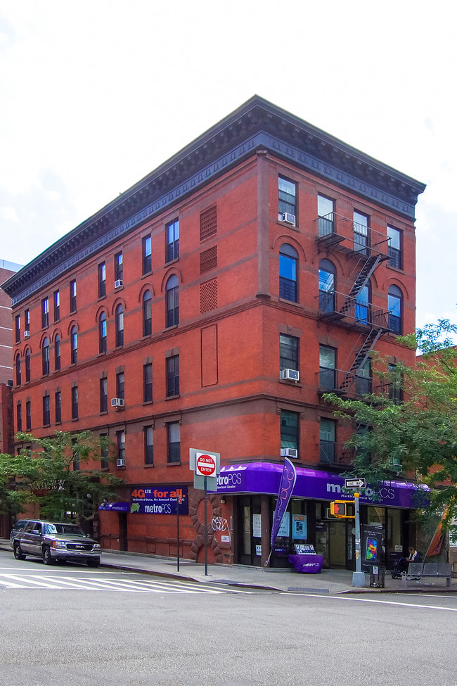 318 Pleasant Ave in New York, NY - Building Photo - Building Photo