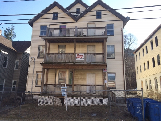 23 W Porter St in Waterbury, CT - Building Photo