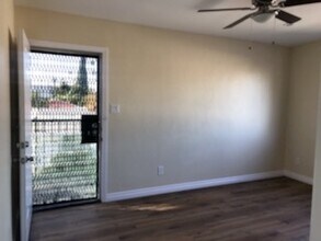 162 W 66th St in Los Angeles, CA - Building Photo - Building Photo