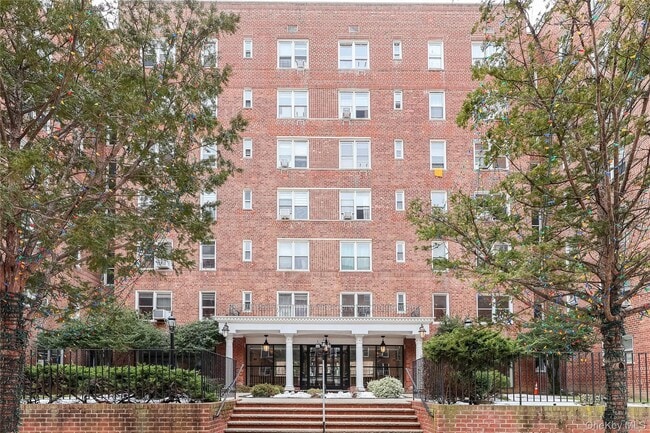 105-25 64th Ave in Queens, NY - Building Photo - Building Photo