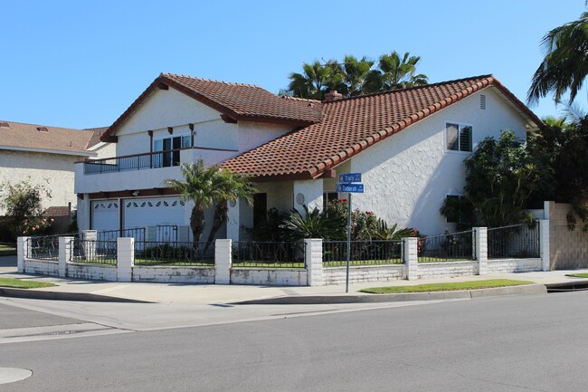 465 S Tracy Ln in Orange, CA - Foto de edificio - Building Photo