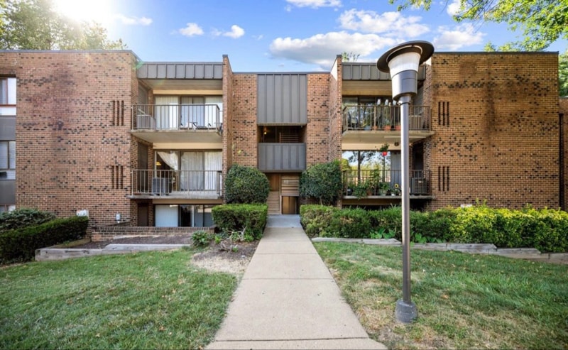 4404 Island Pl in Annandale, VA - Foto de edificio