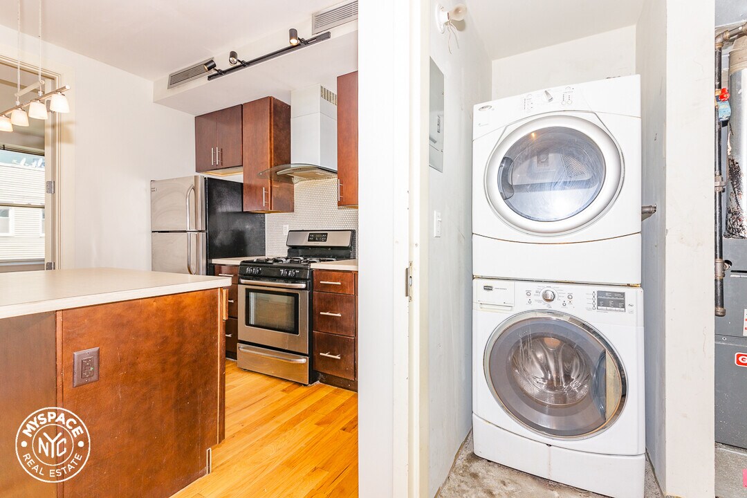 26 Fayette St, Unit 3F in Brooklyn, NY - Building Photo