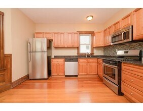 112 Hutchings St in Boston, MA - Building Photo - Building Photo