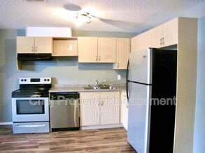 148 Brintnell Blvd NW in Edmonton, AB - Building Photo - Building Photo