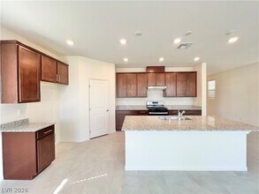 8646 Valley Village St in Las Vegas, NV - Building Photo - Building Photo