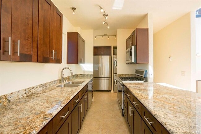 property at 1076 Miramar St